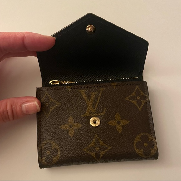 Authentic Louis Vuitton Reverse Giant Monogram Zoe Wallet - Picture 8 of 10